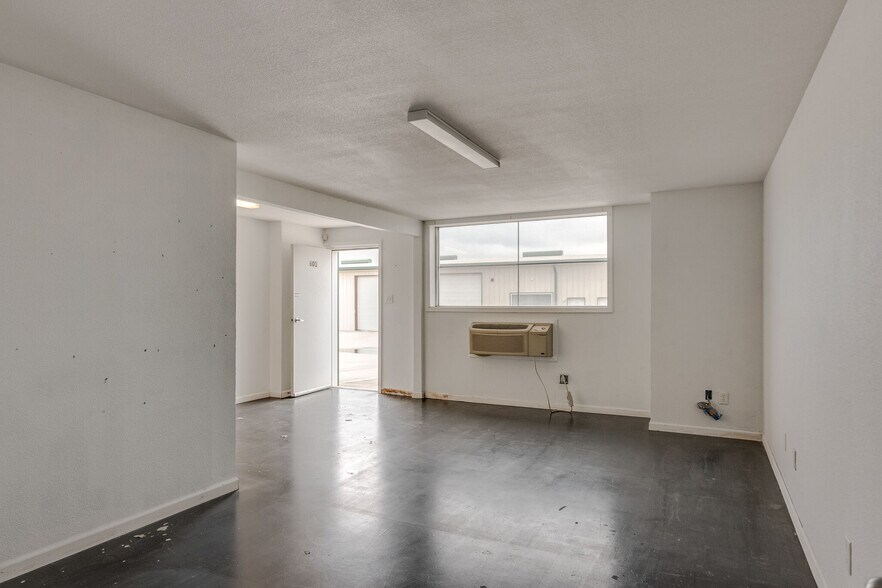 More Photos Of 12081 Katy Rd, Keller Flex For Lease