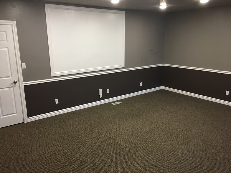 More Photos Of 519-533 W Center St, Pleasant Grove Office For Lease