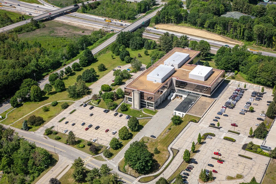 More Photos Of 2211 Congress St, Portland Office For Lease