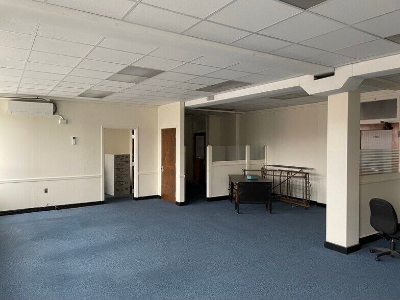More Photos Of 30-44 East Ave, Pawtucket Storefront Retail Office For Lease