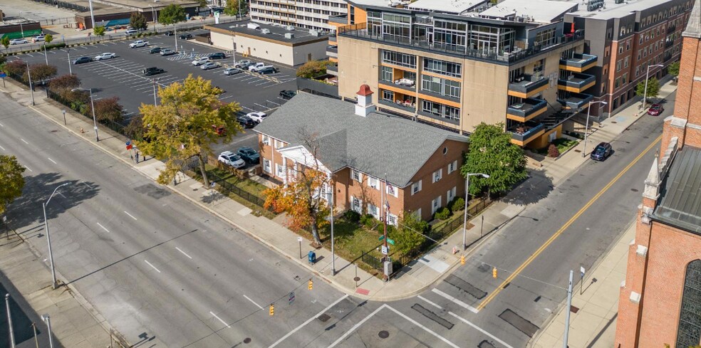 More Photos Of 211 S 5th St, Columbus Office For Sale