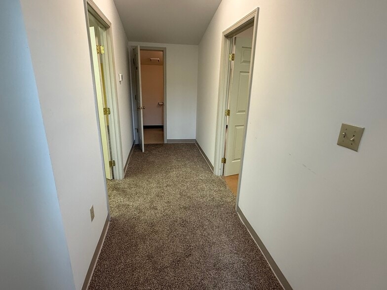 More Photos Of 403 Chatham Sq, Fredericksburg Office For Sale