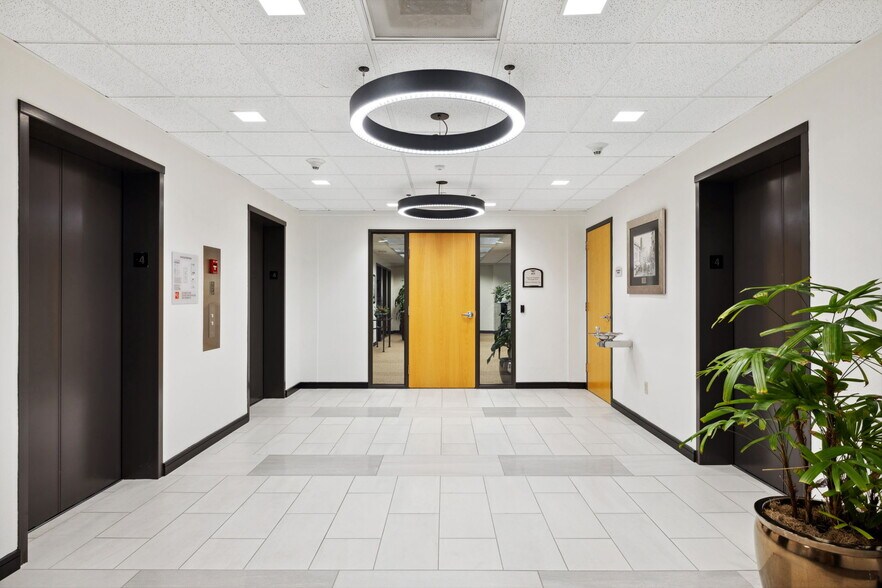 More Photos Of 1107 9th St, Sacramento Office For Lease