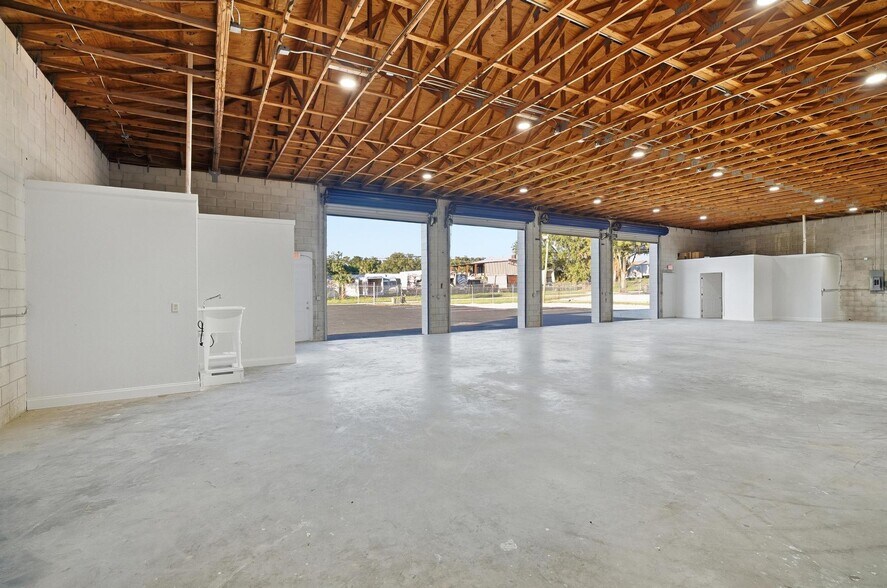 More Photos Of 170 W Mansfield St, Deland Warehouse For Lease
