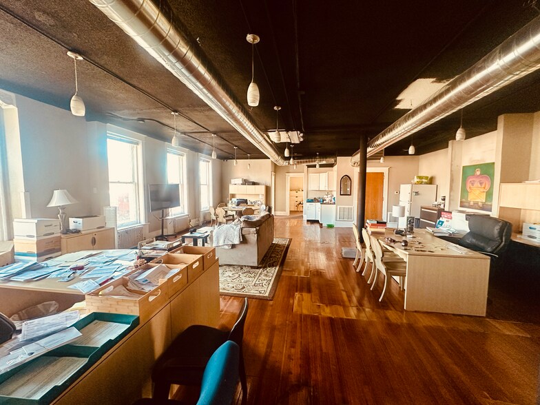 More Photos Of 124 E Fulton St, Grand Rapids Office For Lease