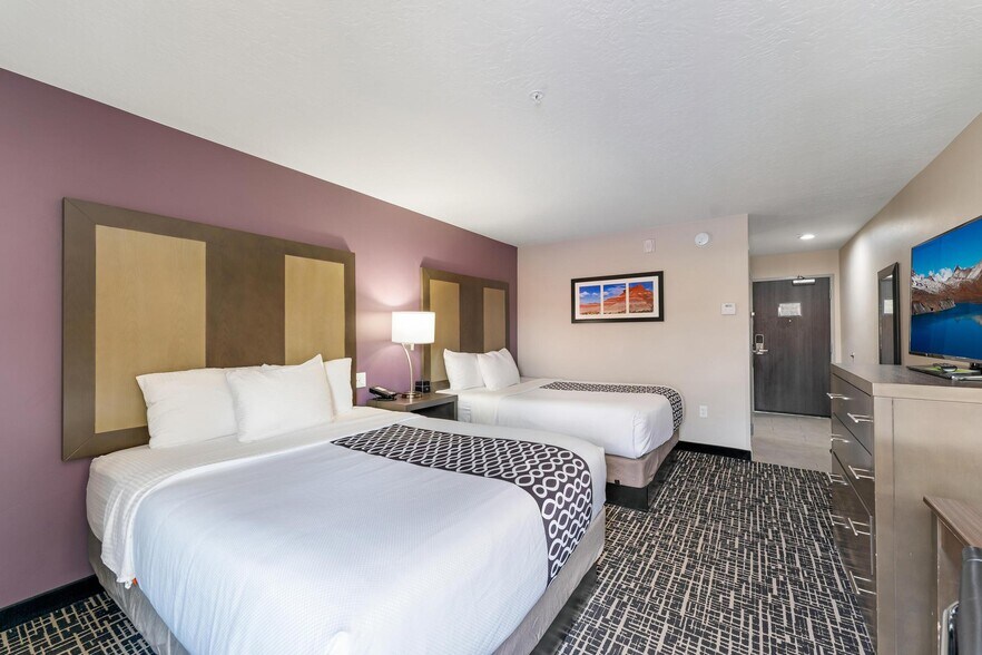 More Photos Of 465 S 100 E, Kanab Hospitality For Sale