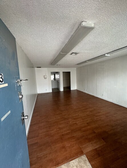 More Photos Of 15498 Village Dr, Victorville Office For Lease