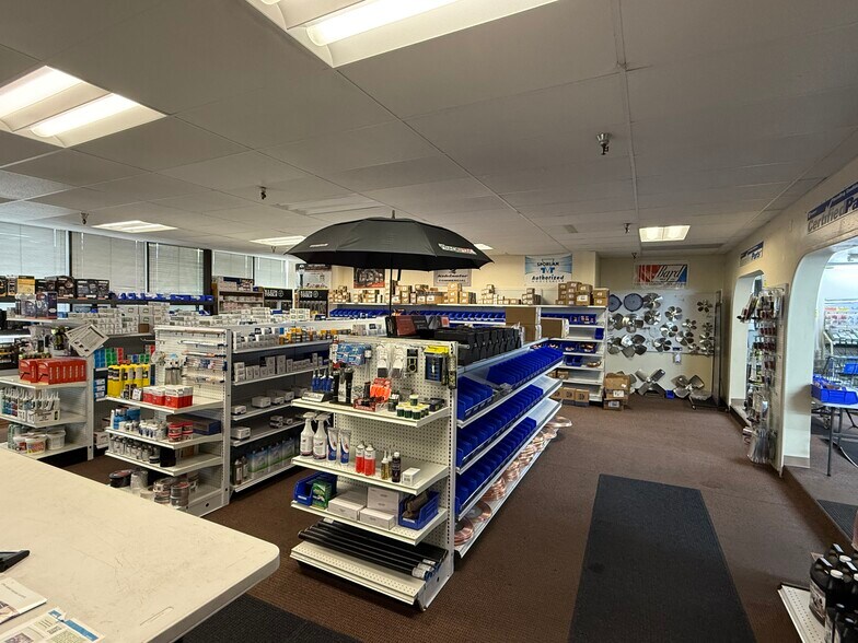 More Photos Of 4660 Gambell St, Anchorage Warehouse For Sale