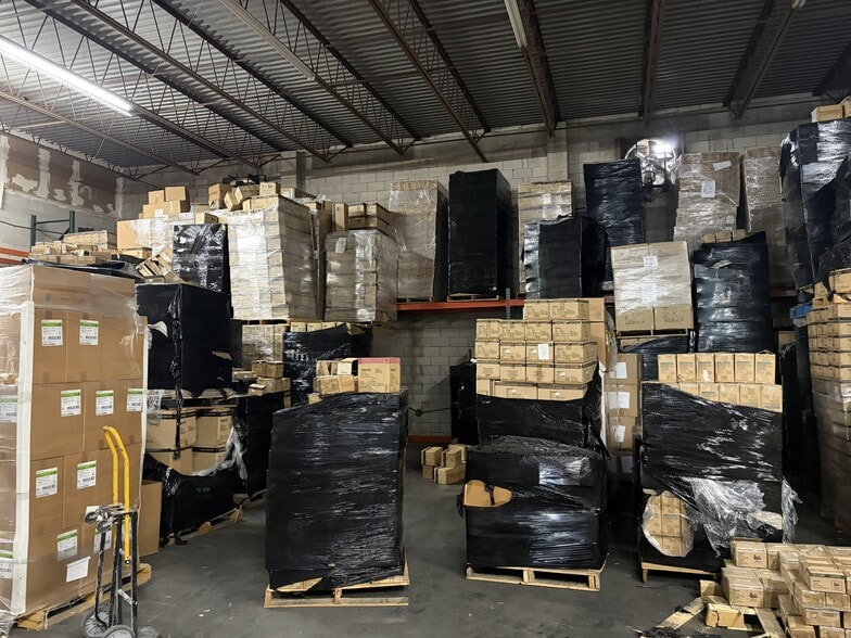 More Photos Of 2649 S Park Rd, Hallandale Warehouse For Lease