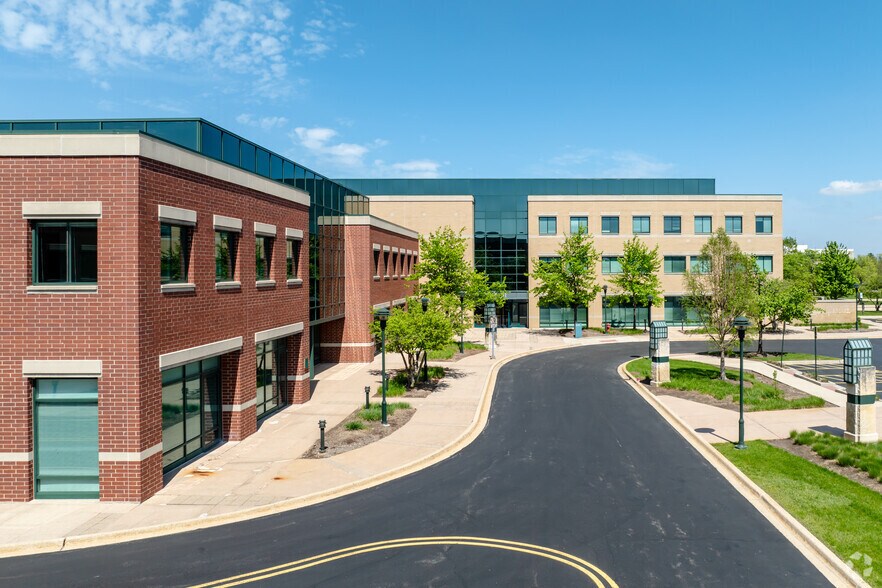 More Photos Of 5401 Trillium Blvd, Hoffman Estates Unknown For Lease