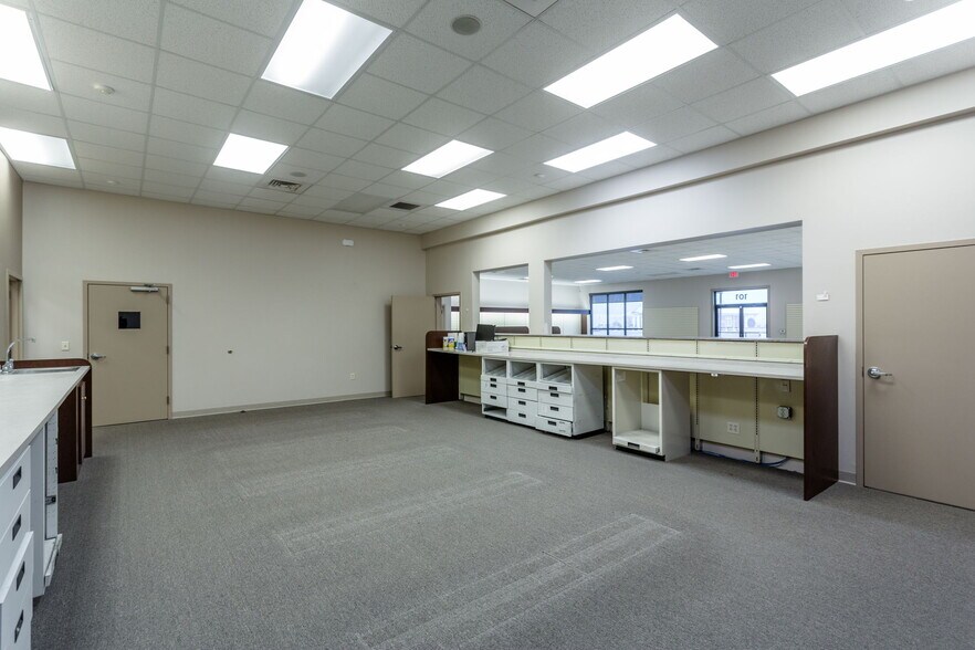 More Photos Of 16 Gosnell, Staunton Medical For Sale