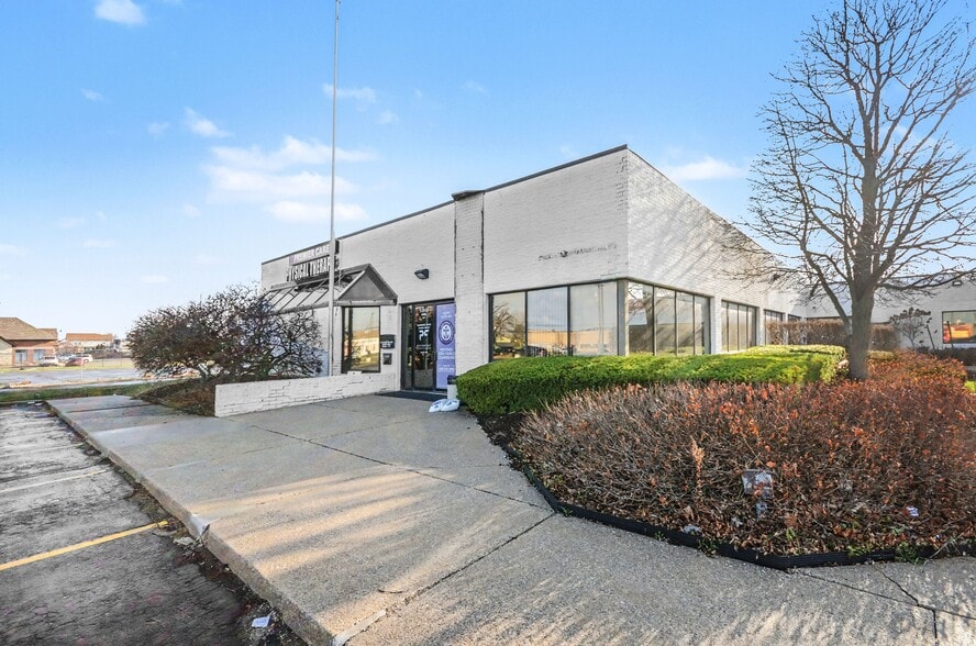 Primary Photo Of 33200 Dequindre Rd, Sterling Heights Medical For Lease