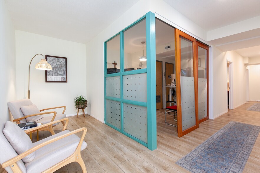 More Photos Of 1940 Garnet Ave, San Diego Medical For Sale