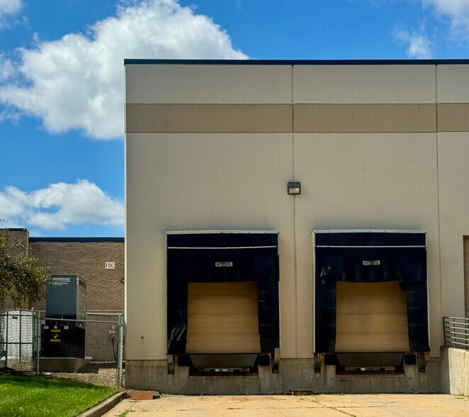 More Photos Of 4440 Hagadorn Rd, Okemos Research And Development For Lease