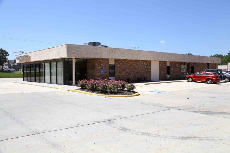 Primary Photo Of 8407 N Main St, Kansas City Storefront Retail Office For Lease