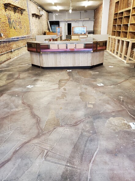 More Photos Of 527-529 S Elm St, Greensboro Storefront For Lease