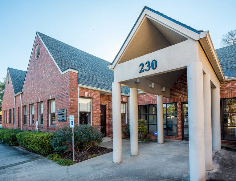 More Photos Of 230 N Park Blvd, Grapevine Medical For Lease