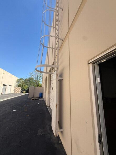 More Photos Of 15823 W Monte St, Sylmar Warehouse For Sale