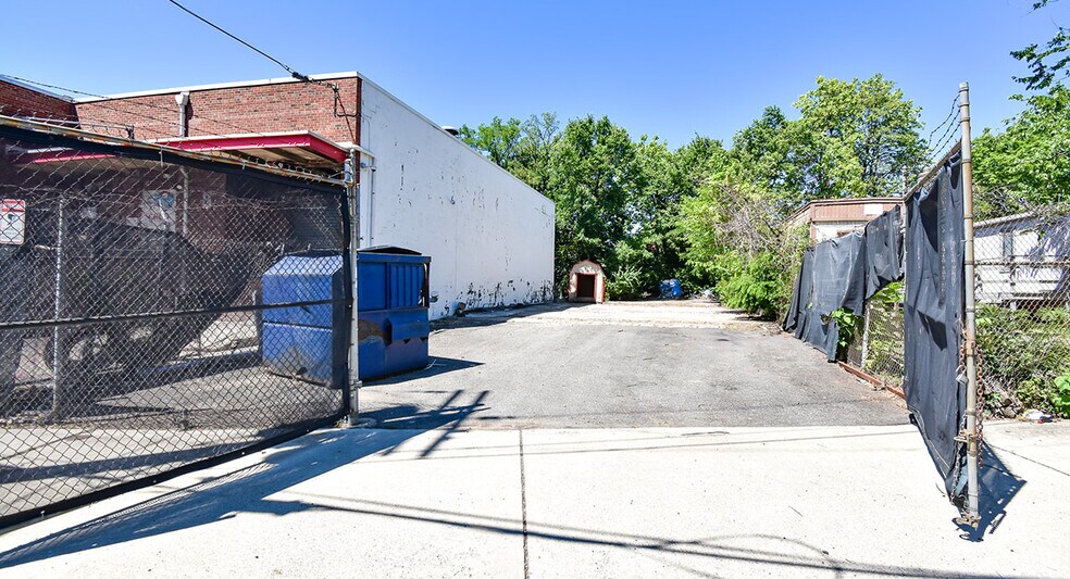 More Photos Of 233 Van Buren St NW, Washington Warehouse For Sale