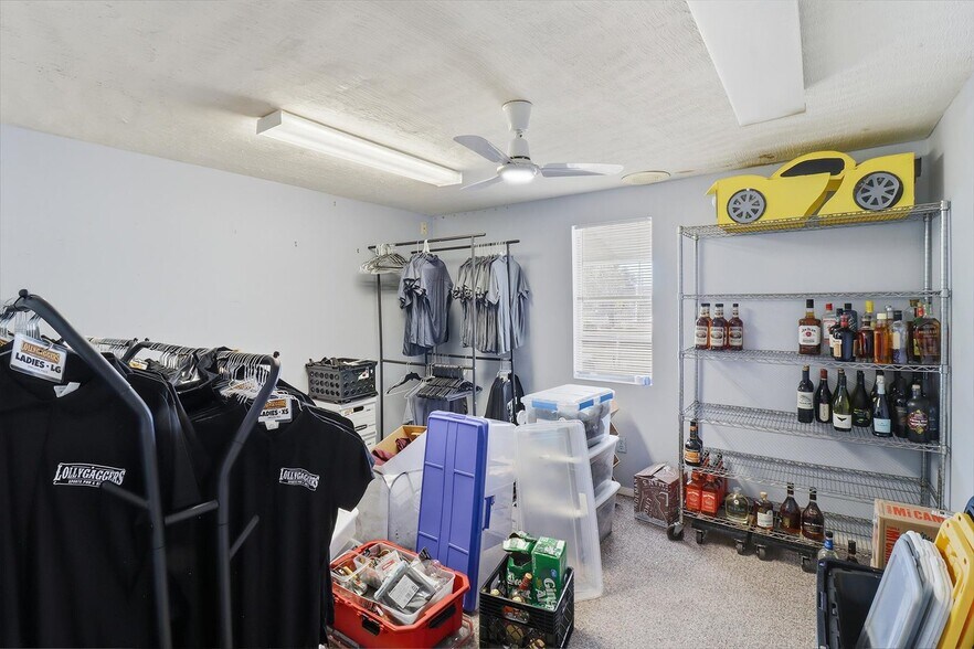 More Photos Of 823 NE 5th St, Crystal River Office For Sale