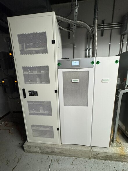 More Photos Of 365 105th Ter NE, Saint Petersburg Specialty For Lease