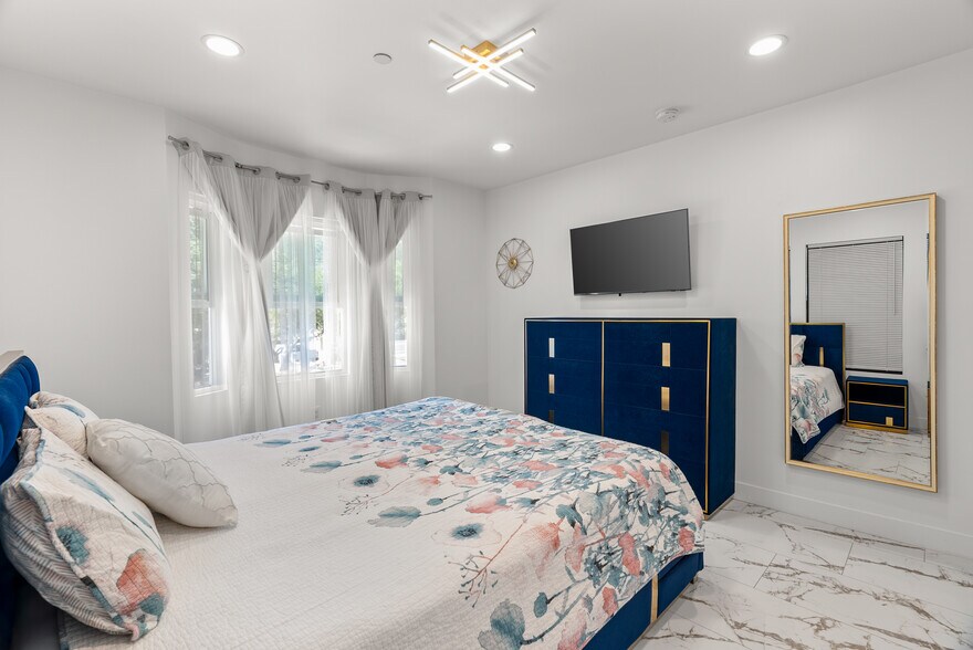 More Photos Of 3419 Montrose Ave, La Crescenta Multifamily For Sale