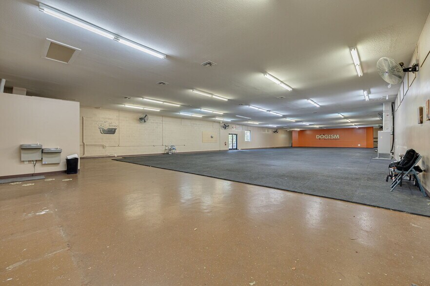 More Photos Of 110 Pine Ave, Oldsmar General Retail For Sale