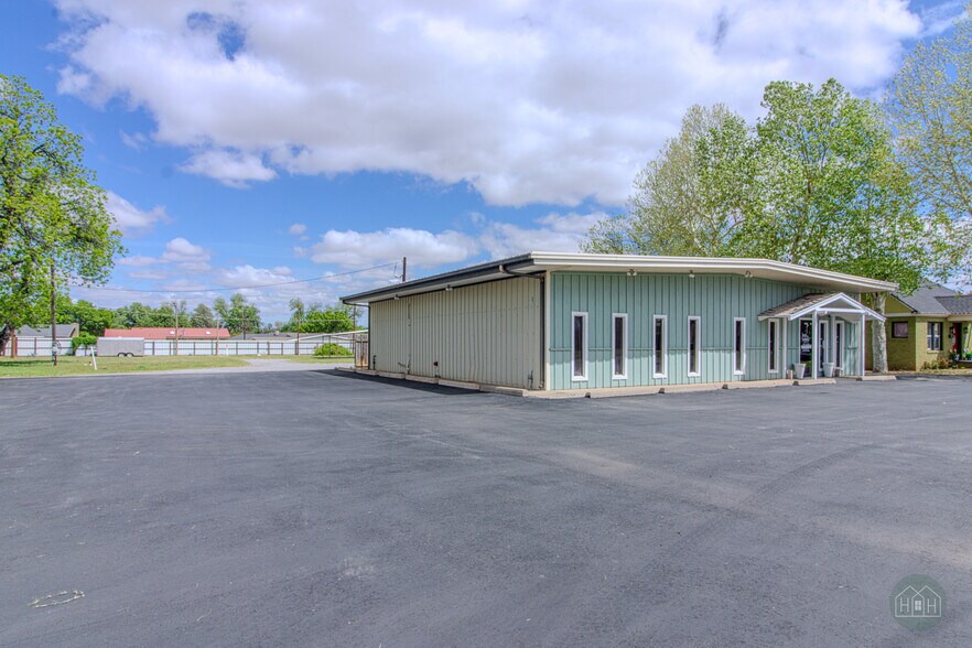 More Photos Of 3720 Wilbarger St, Vernon Flex For Sale