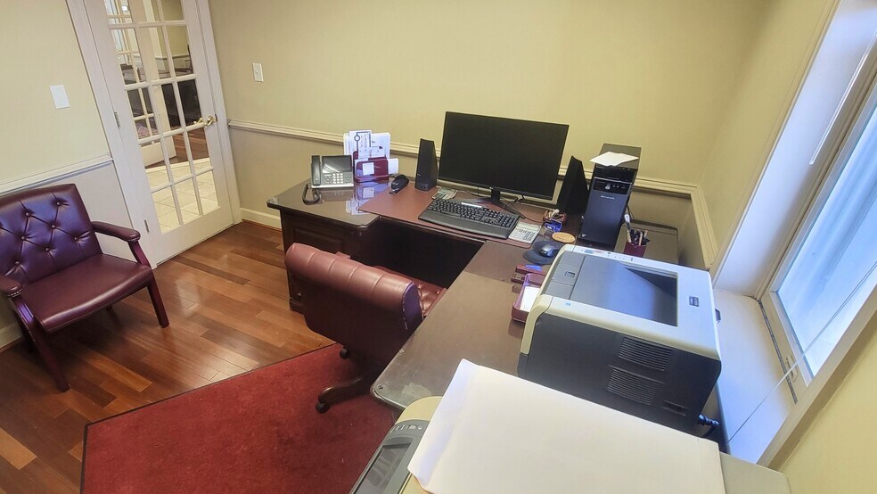 More Photos Of 12100-12128 Heritage Park Cir, Silver Spring Medical For Lease