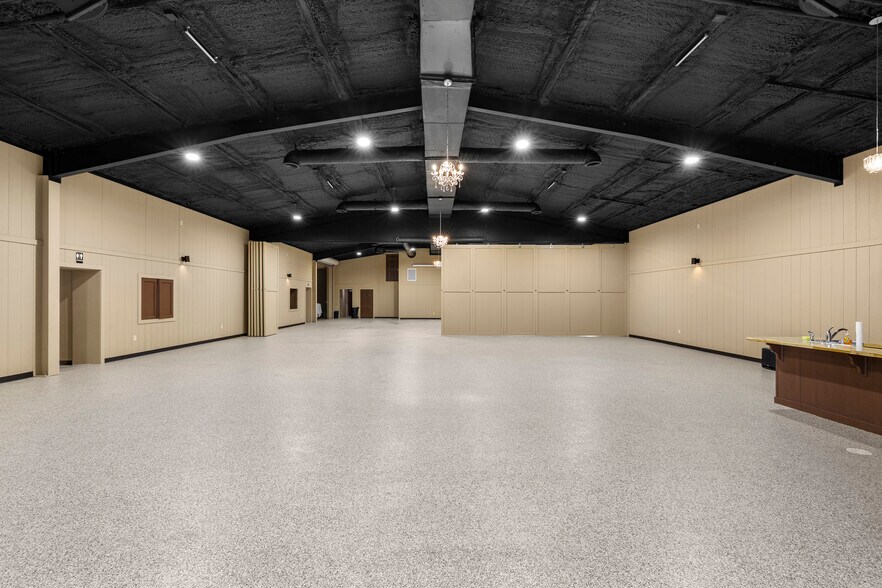 More Photos Of 15185 TX-21, Douglass Department Store For Sale