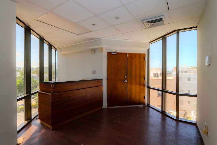 More Photos Of 930 Washington Ave, Miami Beach Office For Lease
