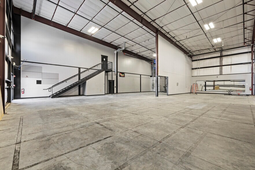 More Photos Of 4487 Bents Dr, Windsor Light Manufacturing For Lease