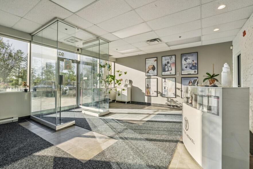 More Photos Of 9251-9283 Thimens Rue, Pierrefonds Light Distribution For Sale