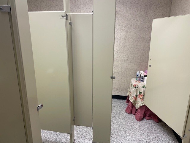 More Photos Of 2601 S Hub Dr, Independence Office For Sale