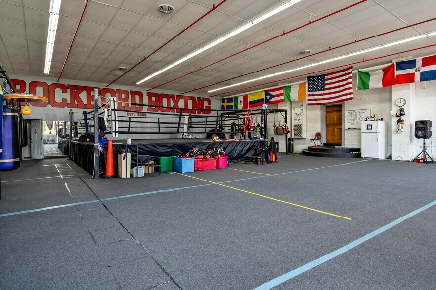 More Photos Of 727 1st Ave, Rockford Industrial For Sale