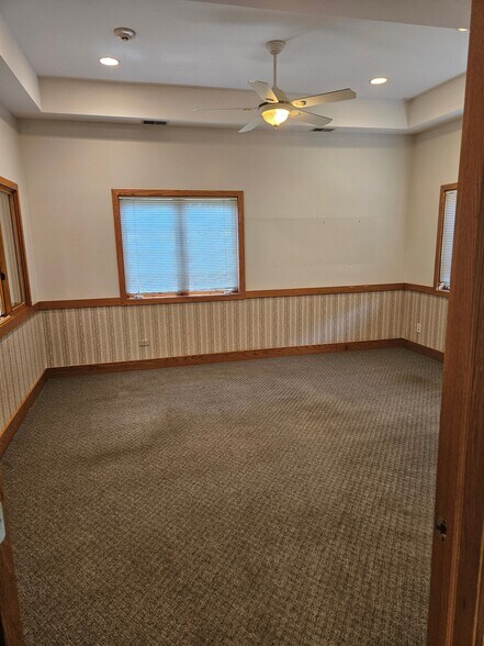 More Photos Of 6400 W College Dr, Palos Heights Medical For Lease