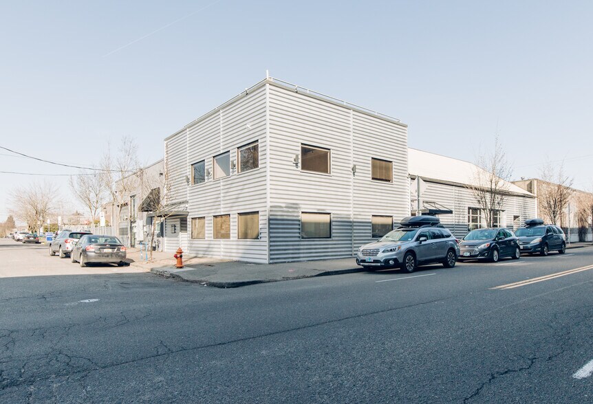 More Photos Of 1001 SE Division St, Portland General Retail For Sale