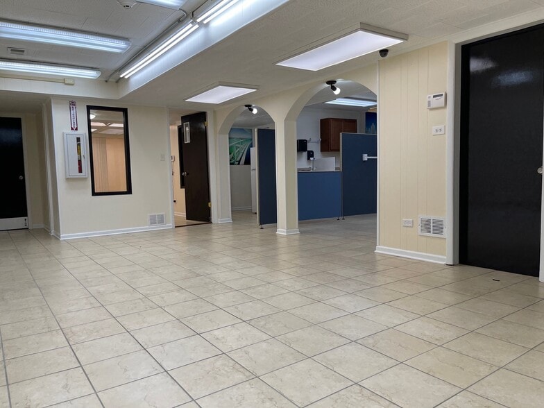 More Photos Of 3425 Dempster St, Skokie Office For Sale