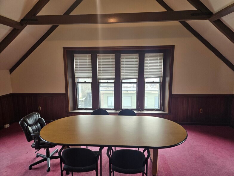 More Photos Of 1070-1080 Kingstown Rd, South Kingstown Warehouse For Lease