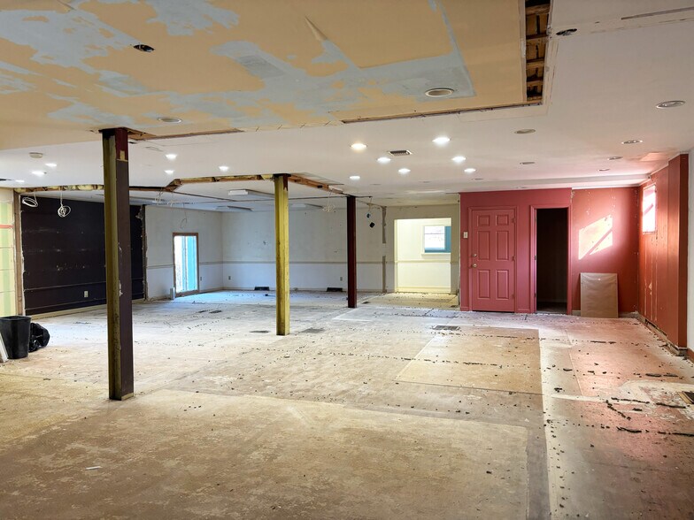 More Photos Of 435 West End Blvd, Winston-Salem Freestanding For Lease