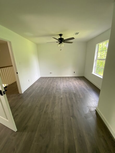 More Photos Of 33210 Magnolia Cir, Magnolia Office For Sale