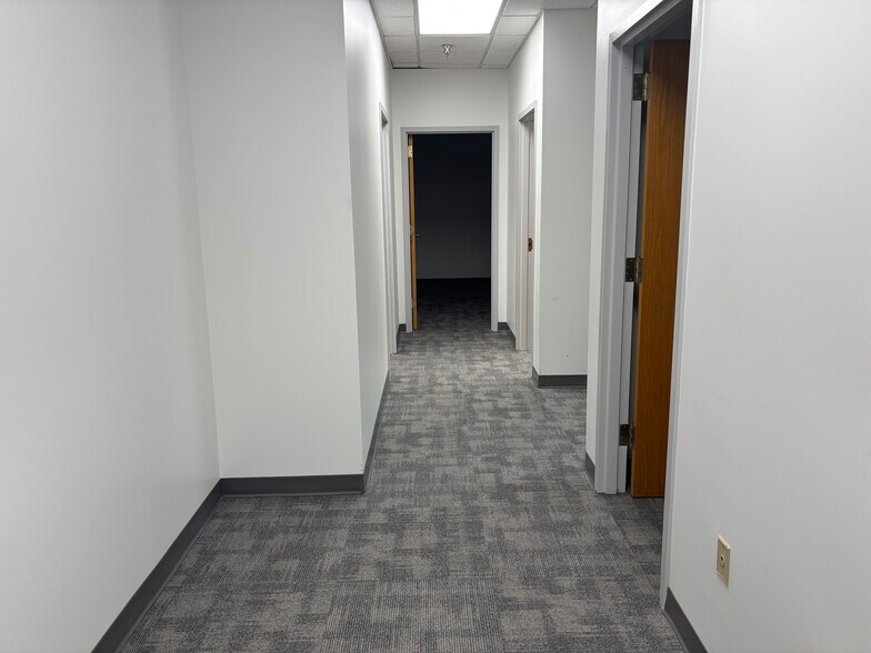 More Photos Of 22290 Timberlake Rd, Lynchburg Office For Lease