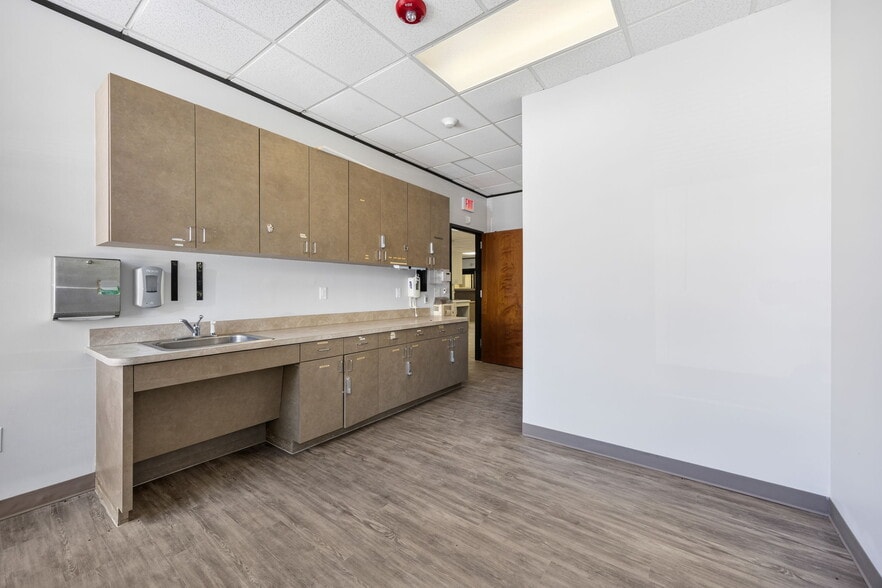 More Photos Of 2710 Western Center Blvd, Fort Worth Medical For Sale