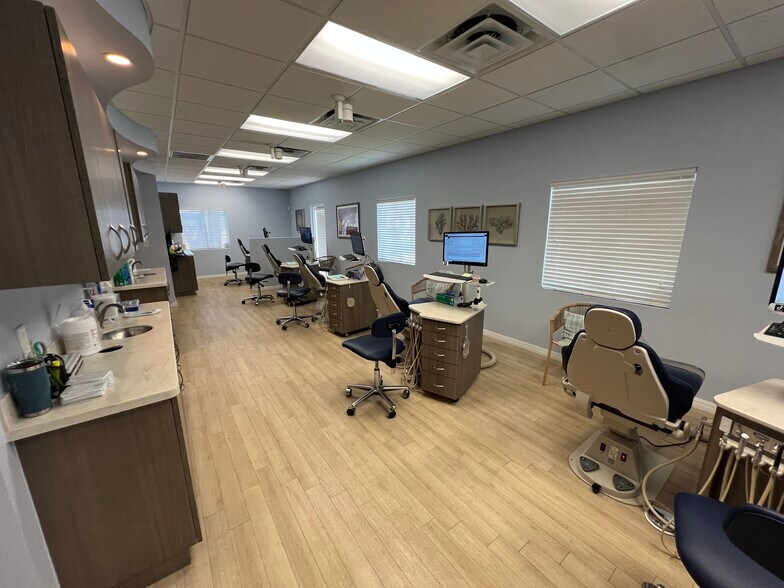 More Photos Of 13135 Kings Lake Dr, Gibsonton Medical For Lease