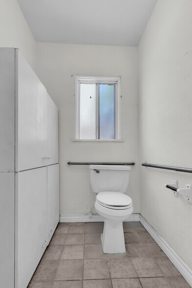 More Photos Of 9707 Flower St, Bellflower Religious Facility For Lease