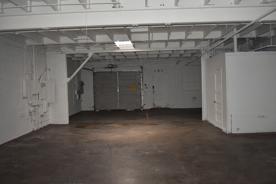 More Photos Of 5318-5322 E Washington Blvd, Commerce Manufacturing For Lease