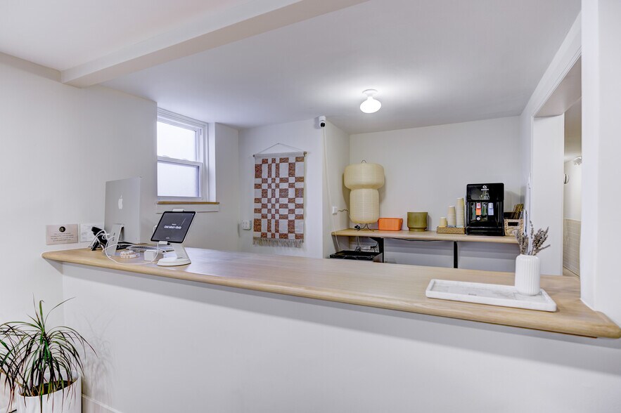 More Photos Of 8750 W 9 Mile Rd, Oak Park Office Residential For Lease