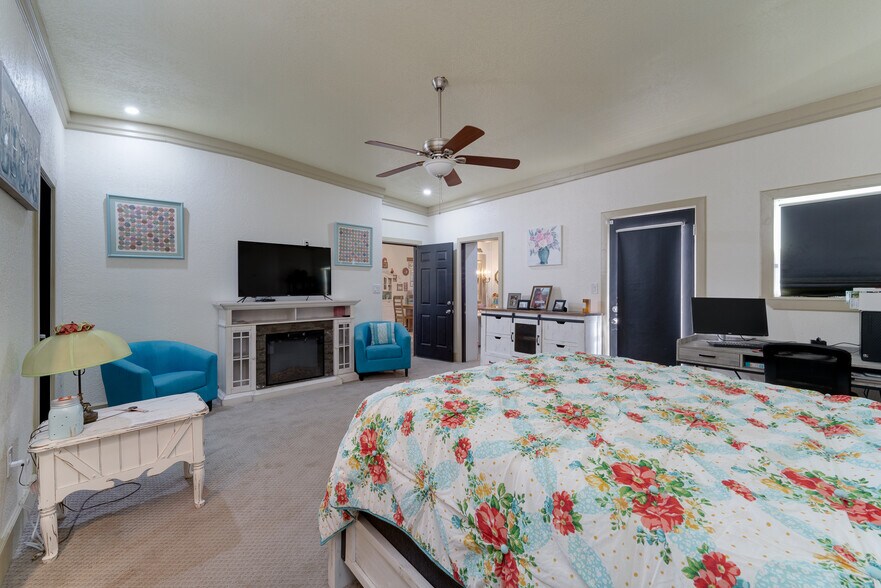 More Photos Of 4388 County Road 197, Alvin Specialty For Sale