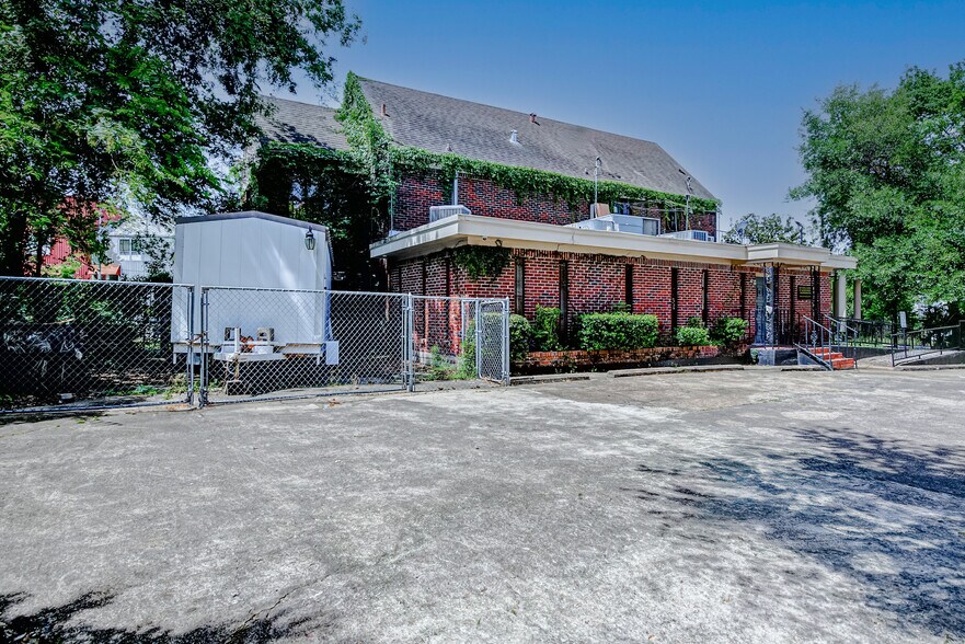 More Photos Of 2601 Prospect St, Houston Medical For Sale