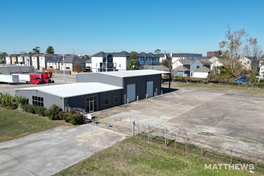 Primary Photo Of 1400 W 20th St, Houston Warehouse For Sale